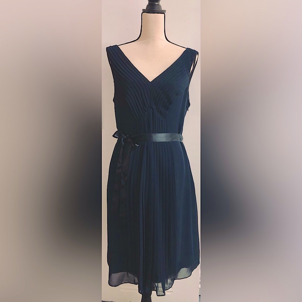 Like-New Classy & Fun Flair Nautical Navy Chiffon V-Neck Sleeveless Dress